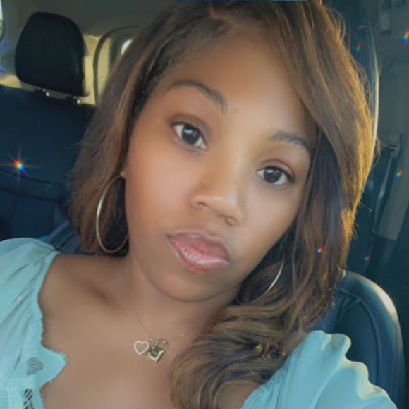 Meet your Posher, Gwen - Picture 1 of 1